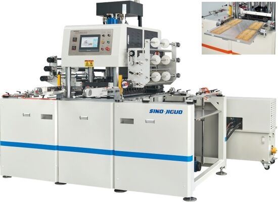 Macchina automatica di stampaggio a caldo per fogli di cartone.